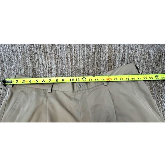 Nike Dri-Fit Golf Khaki Pleated Front Golf Shorts Size 42 - Picture 3 of 10